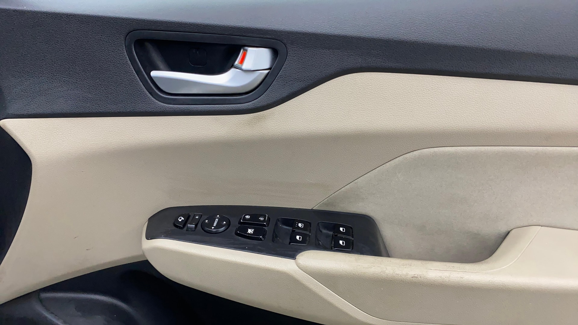 View 2018 Hyundai Verna 1.6 VTVT SX Image 34 Used 2018 Hyundai Verna 1.6 VTVT SX Image 34