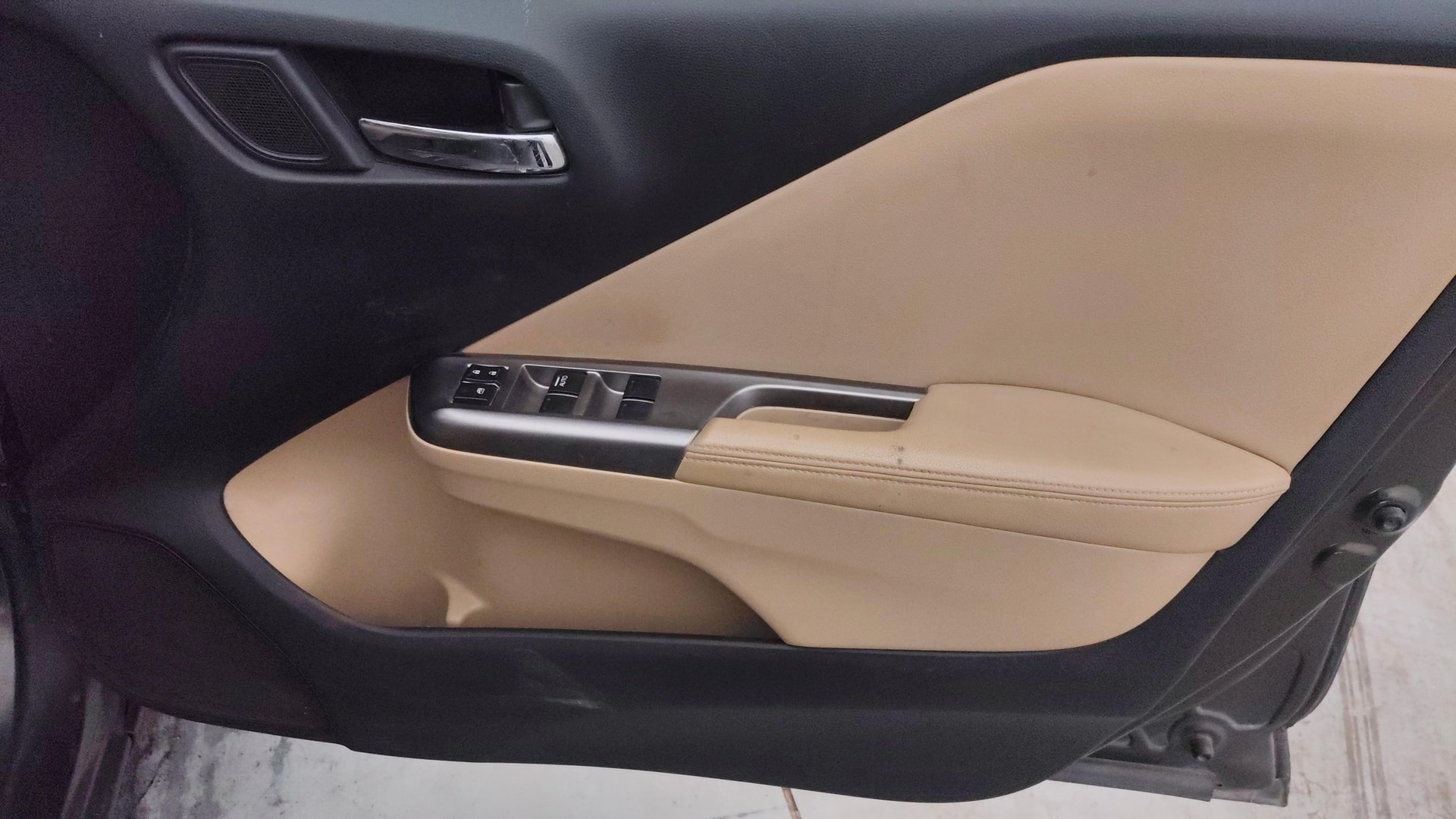 View 2016 Honda City ZX MT Diesel Anniversary Edition Image 35 Used 2016 Honda City ZX MT Diesel Anniversary Edition Image 35