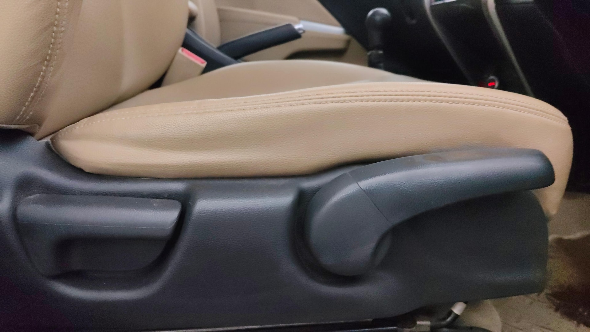 View 2016 Honda City ZX MT Diesel Anniversary Edition Image 19 Used 2016 Honda City ZX MT Diesel Anniversary Edition Image 19