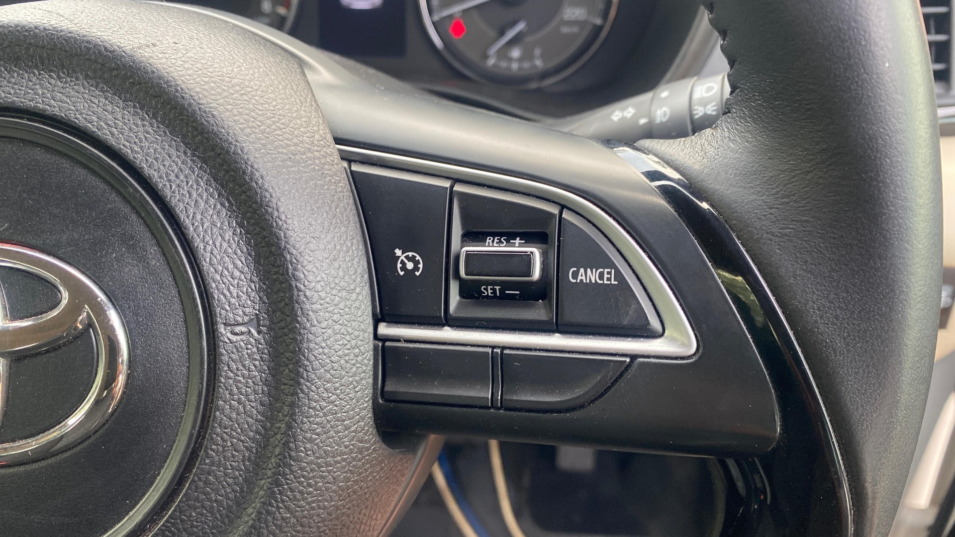 View 2024 Toyota Glanza V AMT Image 3 Used 2024 Toyota Glanza V AMT Image 3
