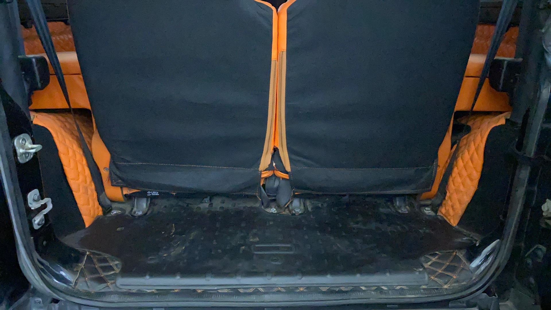 View 2023 Mahindra Thar AX Standard Manual Soft Top 6 Seater Image 10 Used 2023 Mahindra Thar AX Standard Manual Soft Top 6 Seater Image 10
