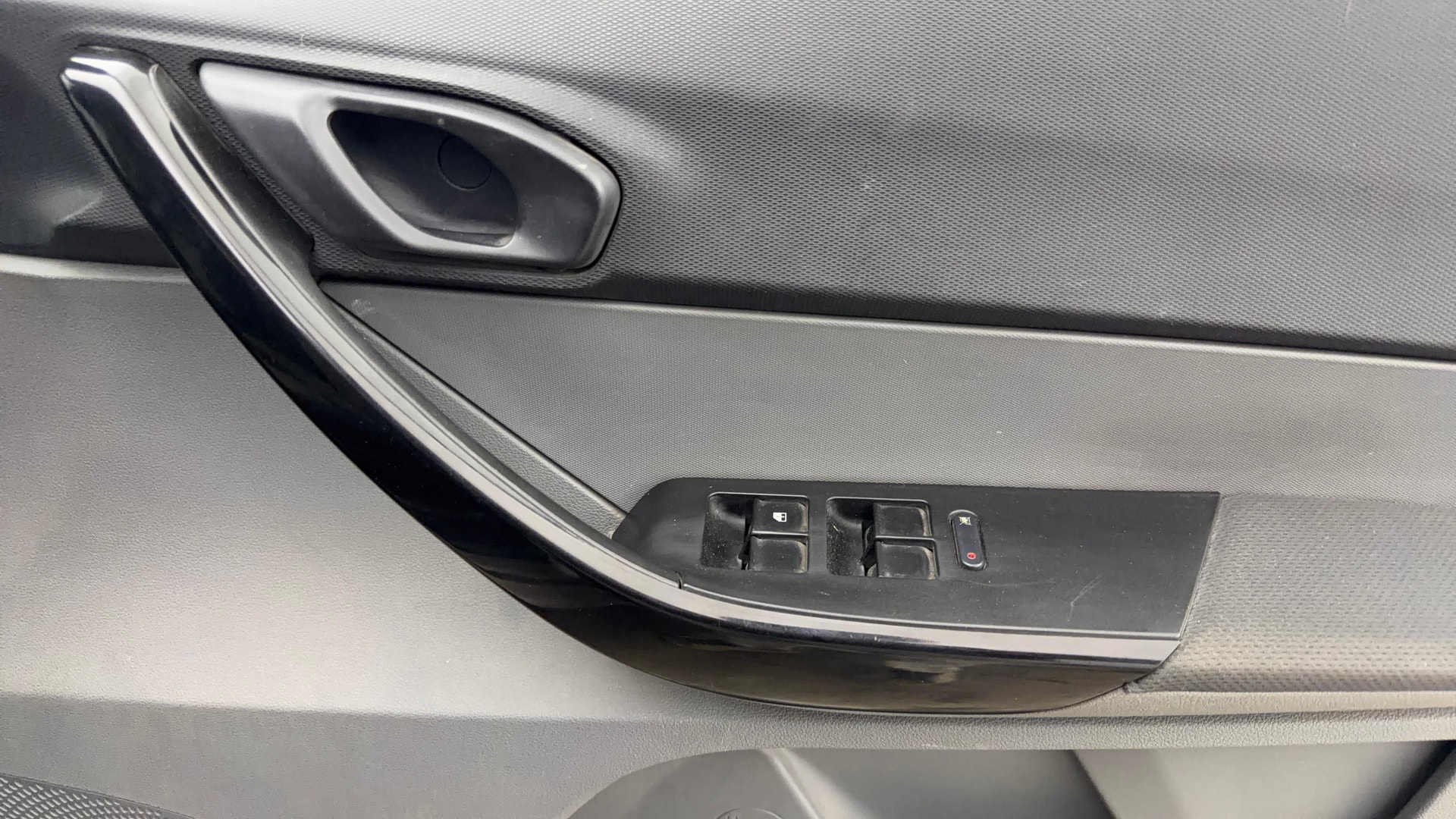 View 2018 Tata Tigor XE Diesel Image 32 Used 2018 Tata Tigor XE Diesel Image 32