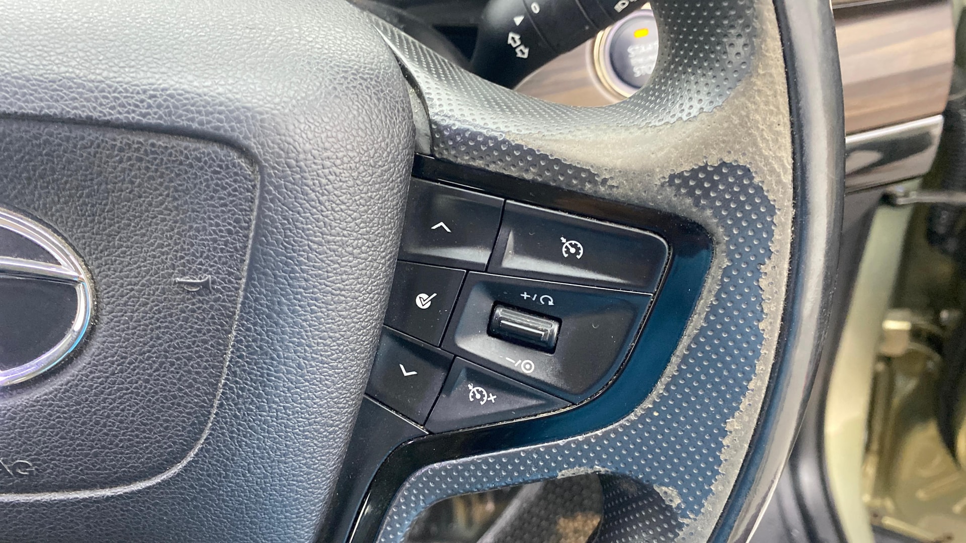 View 2022 Tata Harrier XE Image 3 Used 2022 Tata Harrier XE Image 3