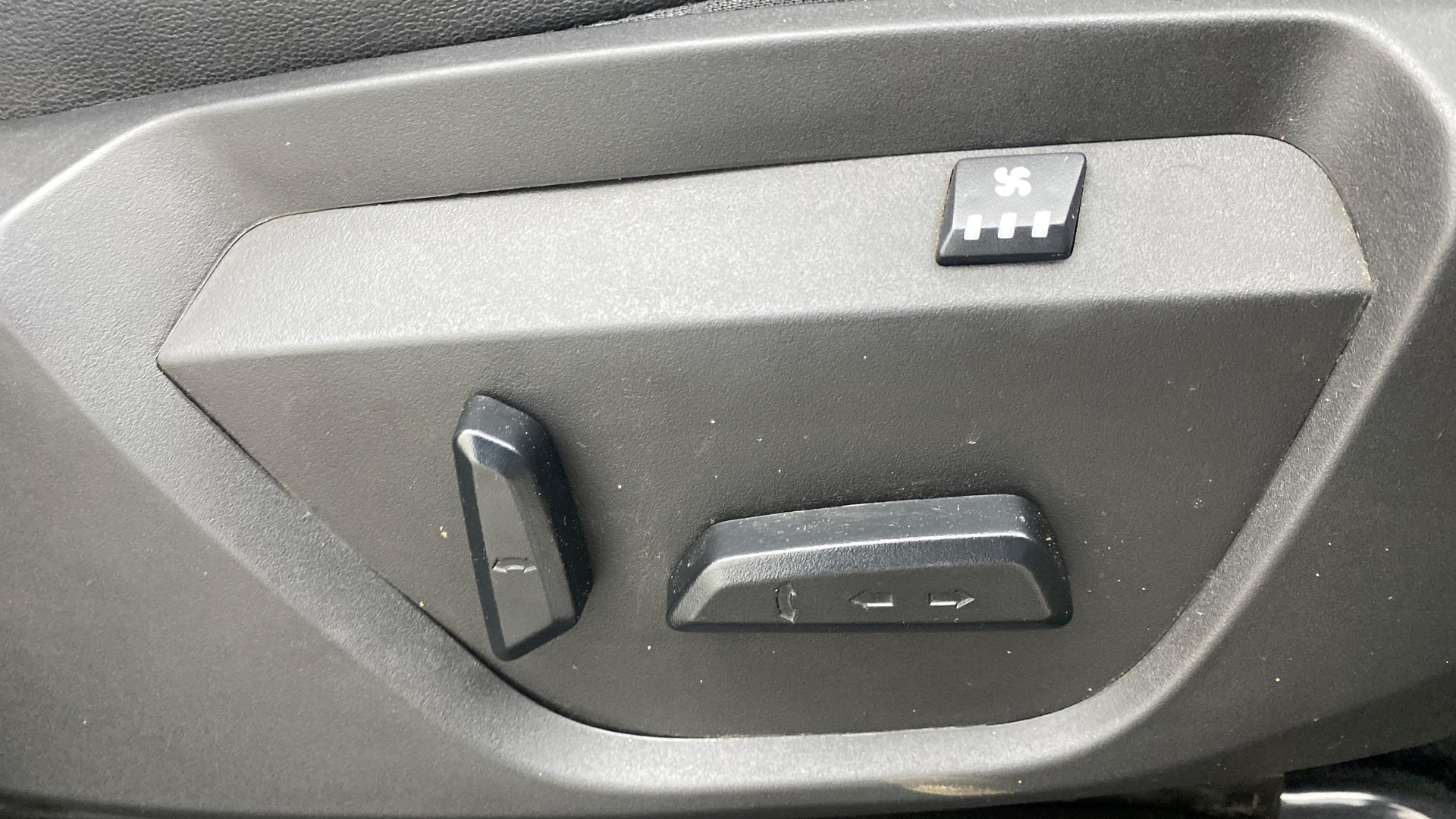 View 2022 Tata Harrier XE Image 11 Used 2022 Tata Harrier XE Image 11