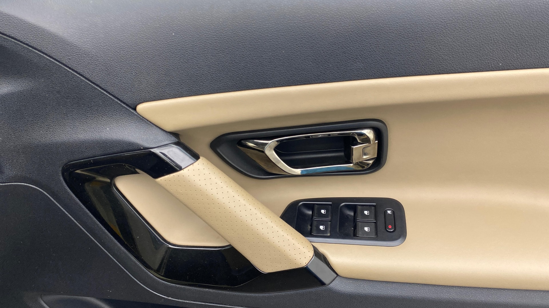 View 2022 Tata Harrier XE Image 40 Used 2022 Tata Harrier XE Image 40
