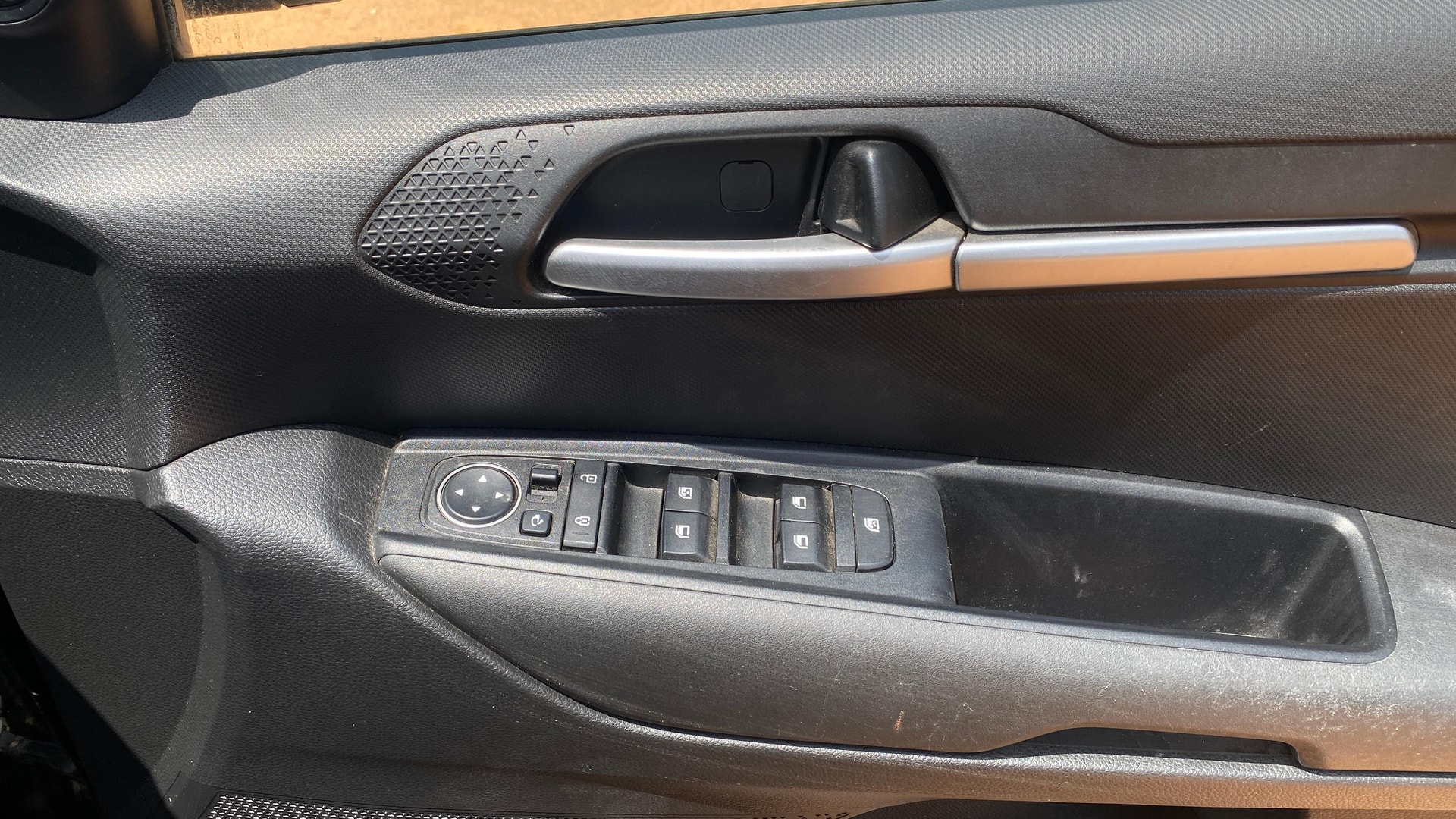 View 2021 Kia Sonet HTK Plus iMT Petrol Image 34 Used 2021 Kia Sonet HTK Plus iMT Petrol Image 34