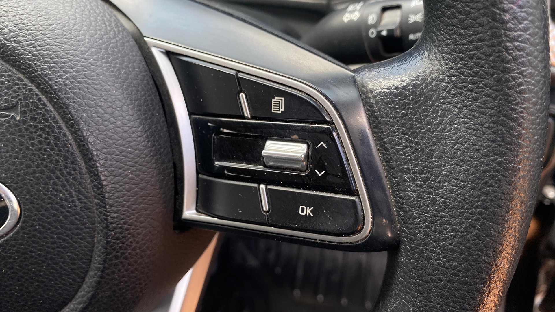 View 2021 Kia Sonet HTK Plus iMT Petrol Image 3 Used 2021 Kia Sonet HTK Plus iMT Petrol Image 3