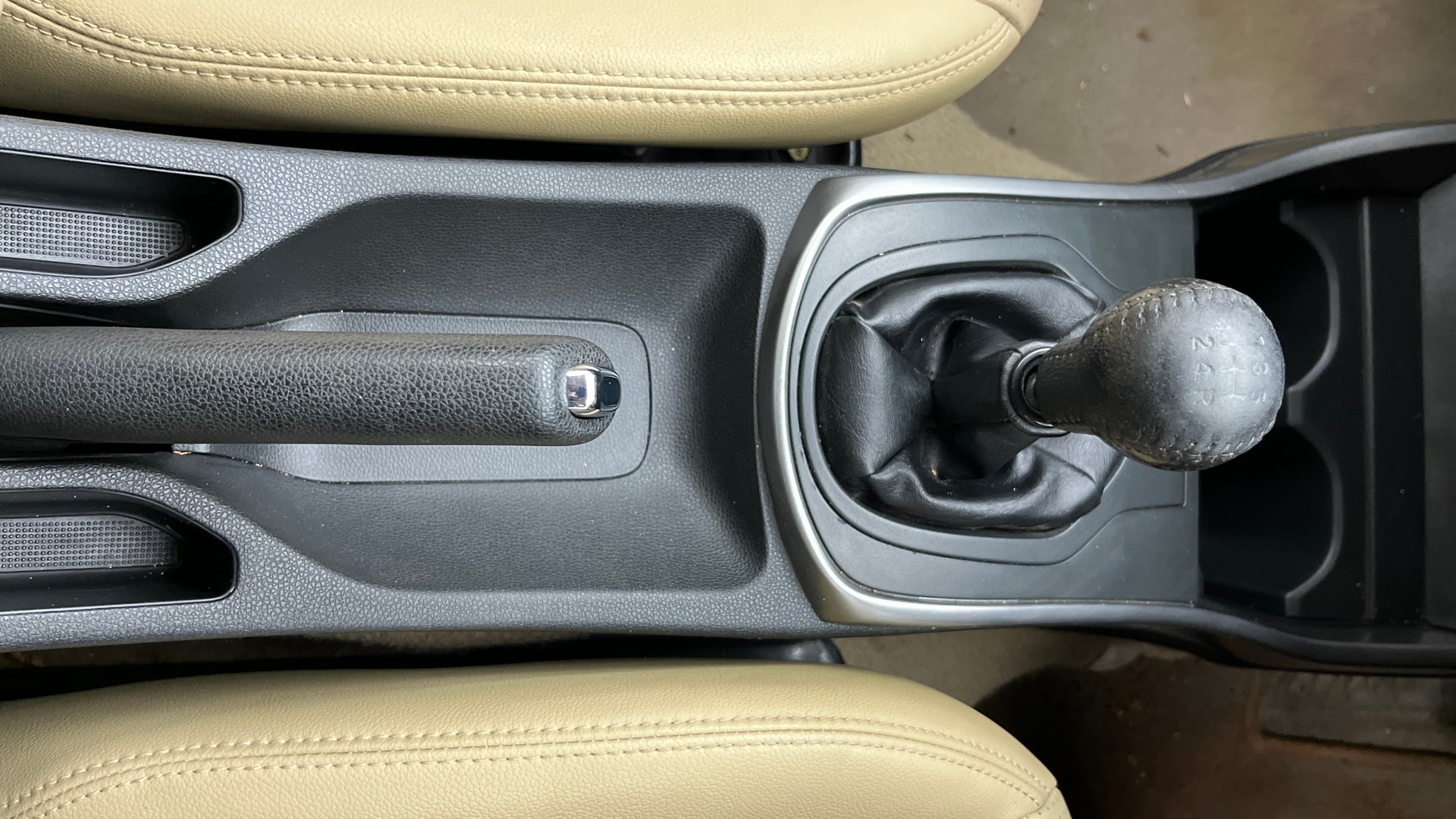 View 2015 Honda City ZX MT Diesel Anniversary Edition Image 41 Used 2015 Honda City ZX MT Diesel Anniversary Edition Image 41