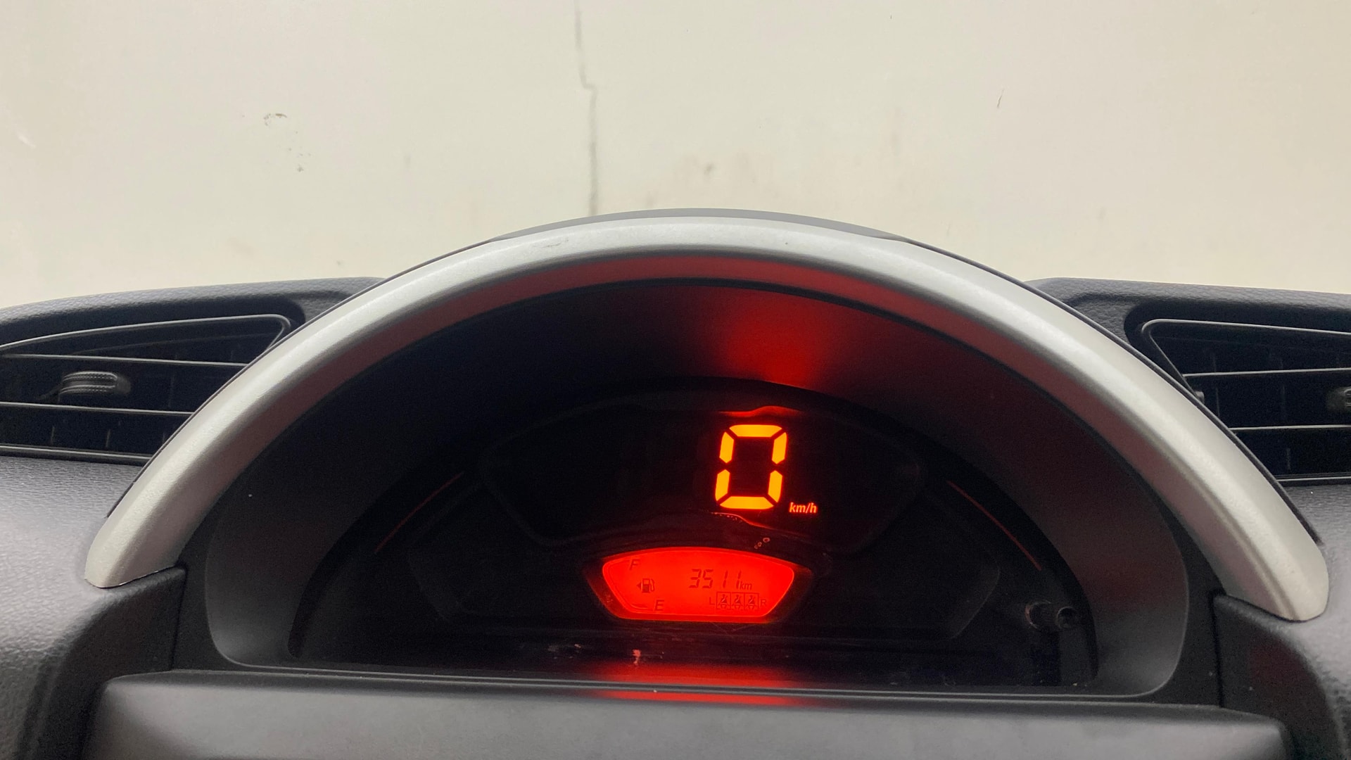 View 2025 Maruti Suzuki 1000 Base Variant Image 34 Used 2025 Maruti Suzuki 1000 Base Variant Image 34
