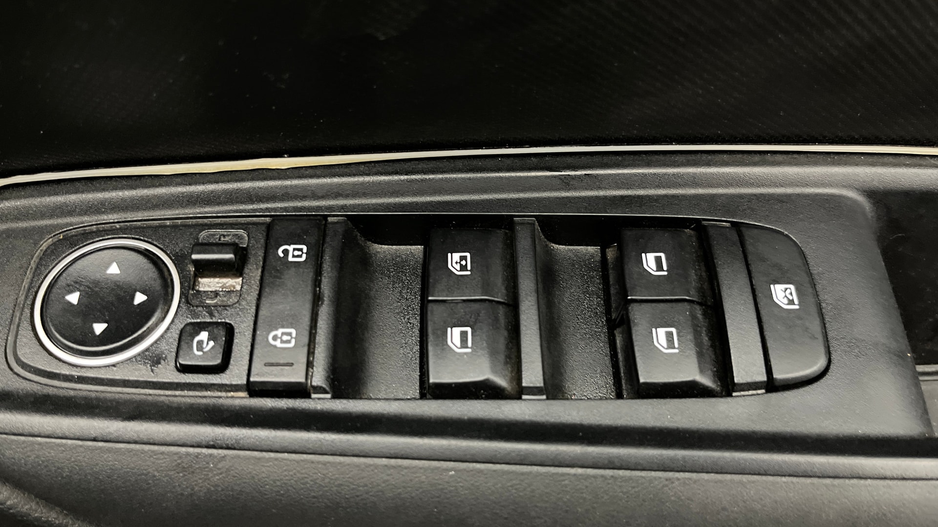 View 2023 Kia Sonet HTK Plus iMT Petrol Image 38 Used 2023 Kia Sonet HTK Plus iMT Petrol Image 38