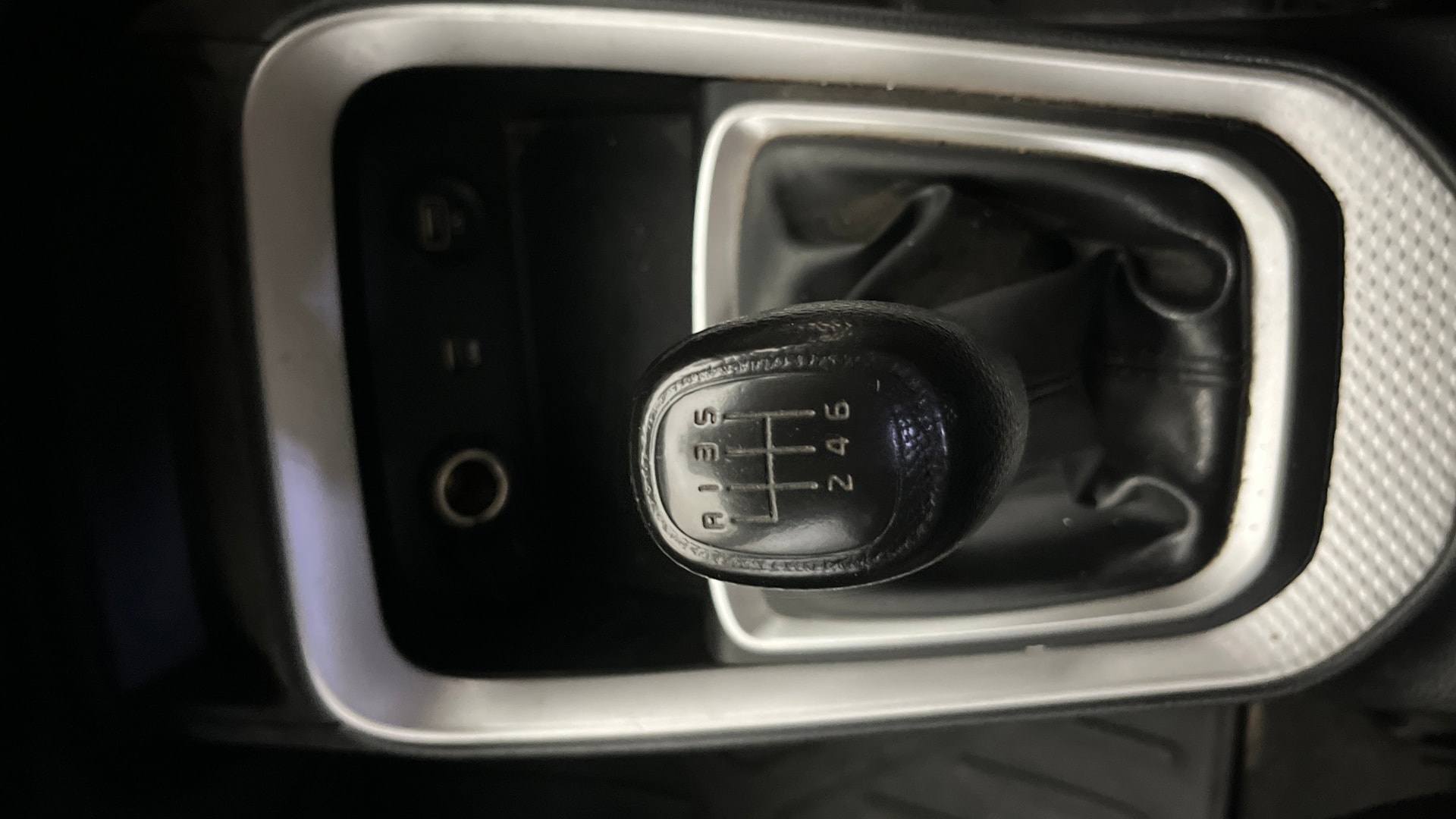 View 2023 Kia Sonet HTK Plus iMT Petrol Image 41 Used 2023 Kia Sonet HTK Plus iMT Petrol Image 41