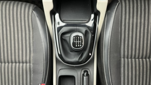 View Kia Carens Image 42 Used Kia Carens Image 42