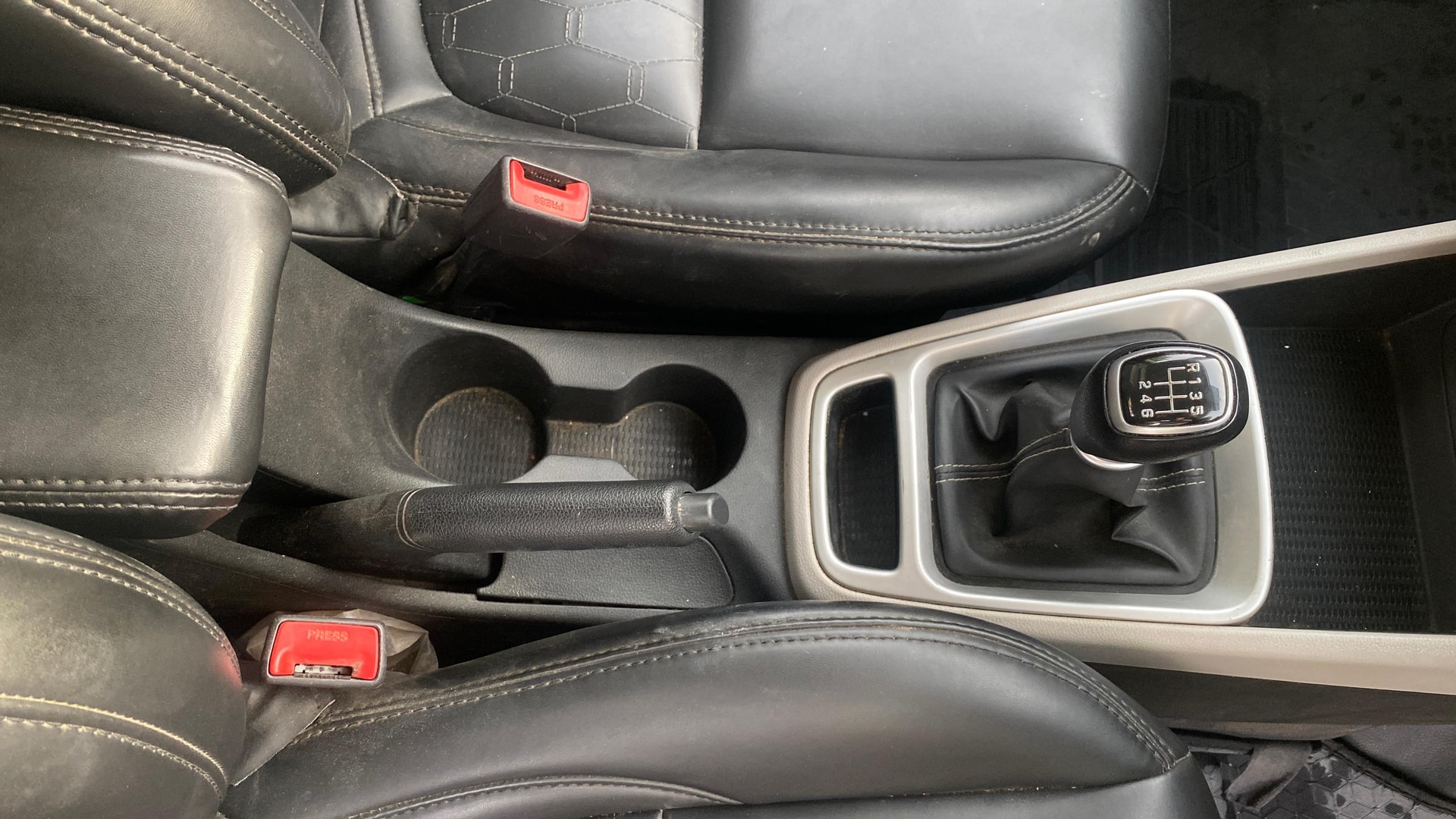 View 2023 Hyundai Venue S Plus 1.5 Diesel MT Image 38 Used 2023 Hyundai Venue S Plus 1.5 Diesel MT Image 38