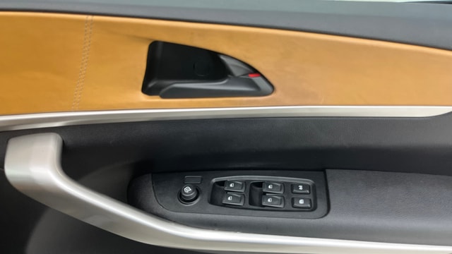 View Mahindra XUV700 Image 33 Used Mahindra XUV700 Image 33