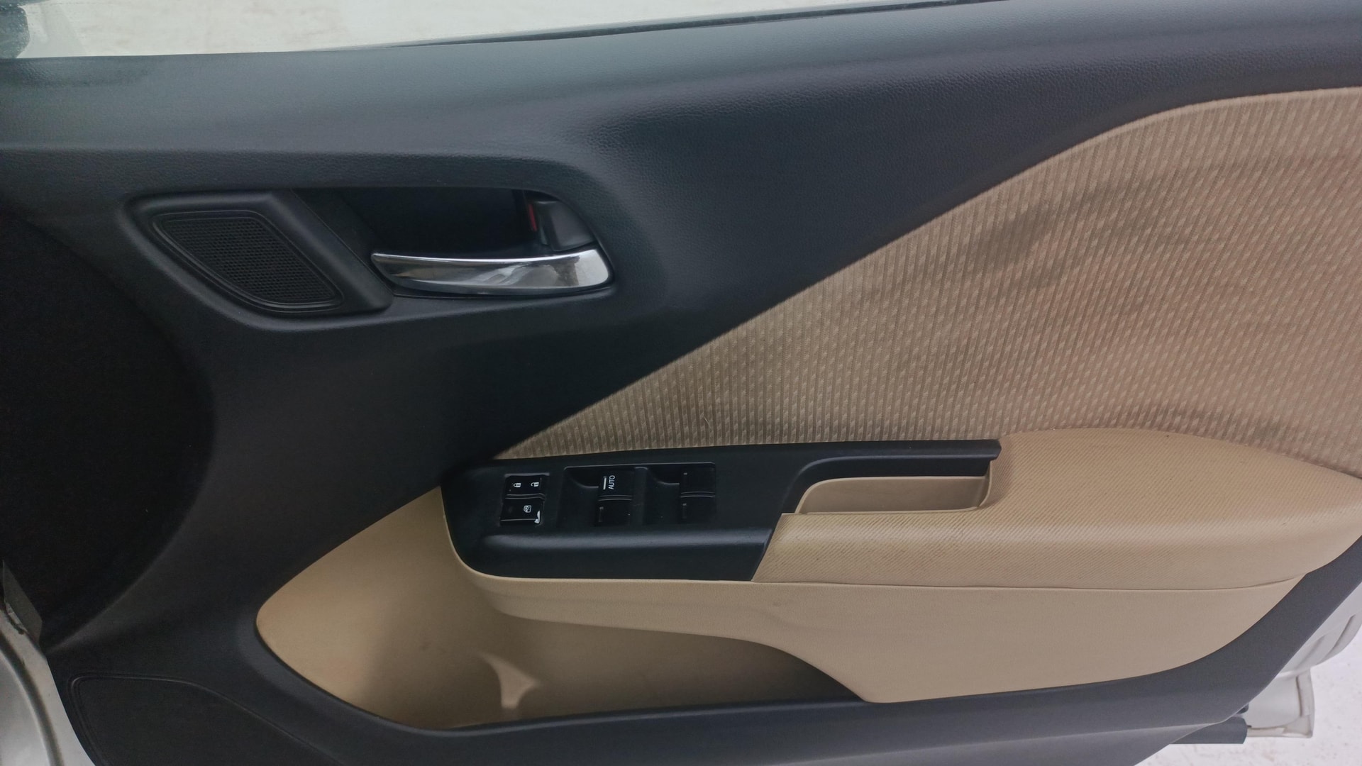 View 2017 Honda City ZX MT Diesel Anniversary Edition Image 33 Used 2017 Honda City ZX MT Diesel Anniversary Edition Image 33