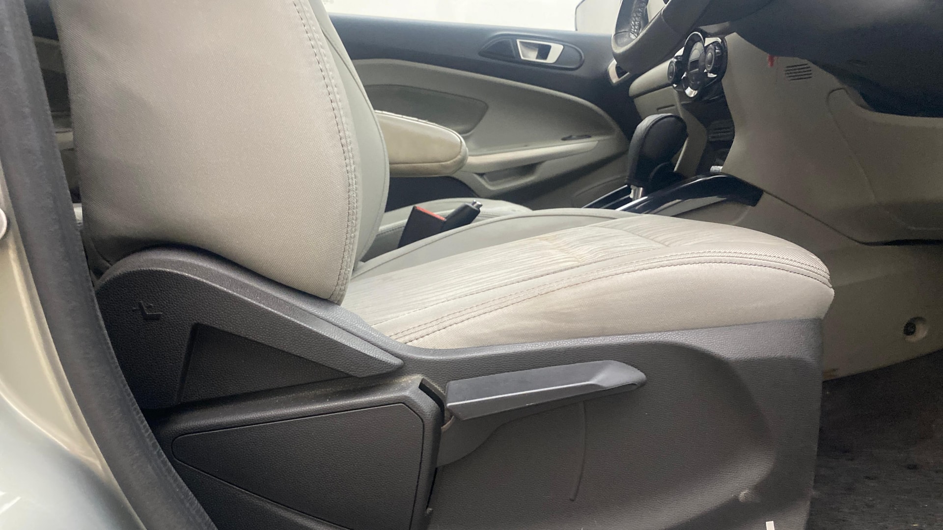 View 2013 Ford EcoSport 1.5 TDCi Diesel Ambiente BS IV Image 18 Used 2013 Ford EcoSport 1.5 TDCi Diesel Ambiente BS IV Image 18