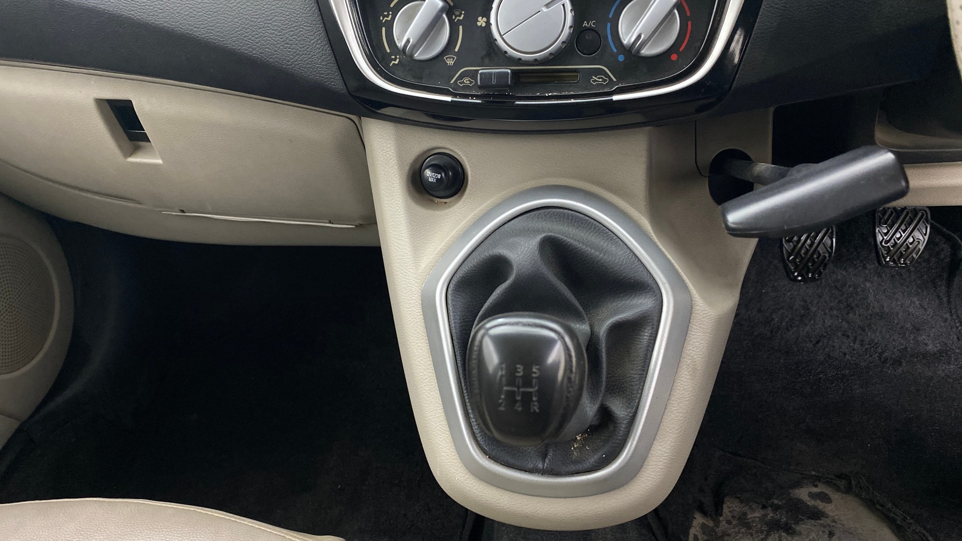 View 2017 Datsun Go T Image 37 Used 2017 Datsun Go T Image 37