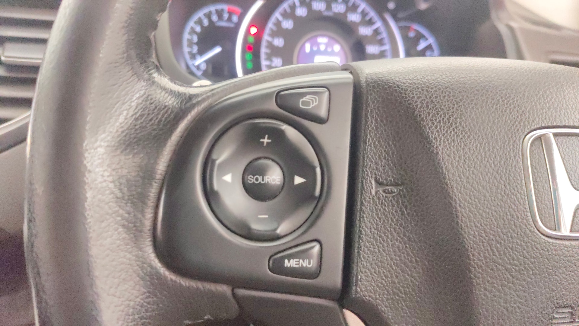 View 2014 Honda CR-V 2.0L AT Petrol Image 3 Used 2014 Honda CR-V 2.0L AT Petrol Image 3