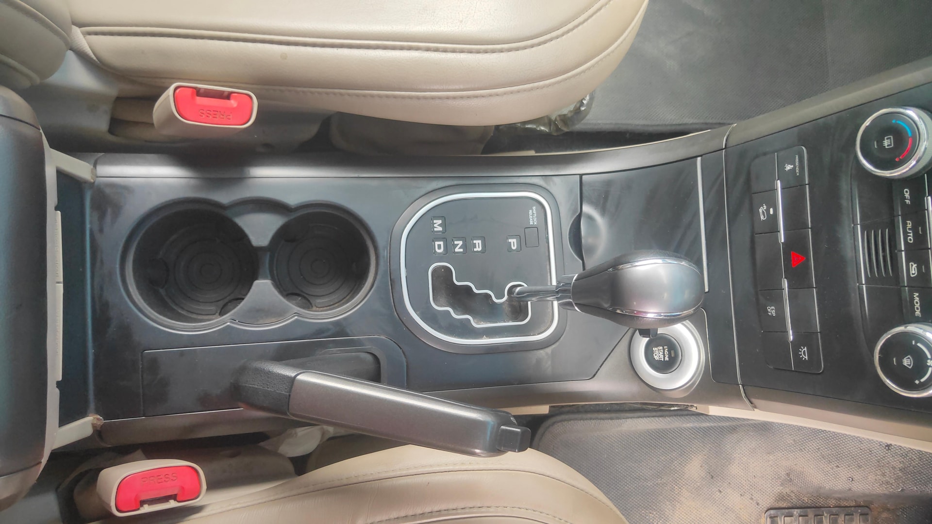 View 2017 Mahindra XUV500 W10 FWD AT Image 44 Used 2017 Mahindra XUV500 W10 FWD AT Image 44