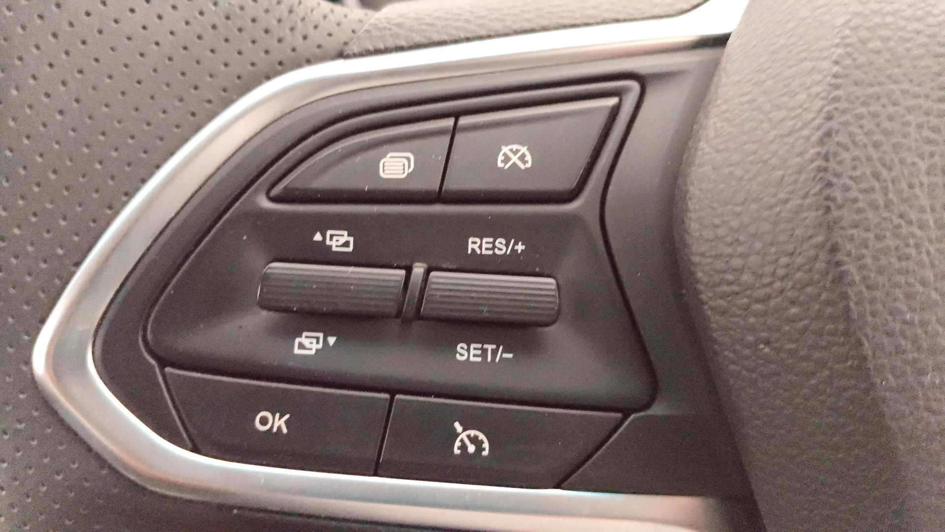 View 2025 MG Hector Sharp Hybrid BS IV Image 3 Used 2025 MG Hector Sharp Hybrid BS IV Image 3