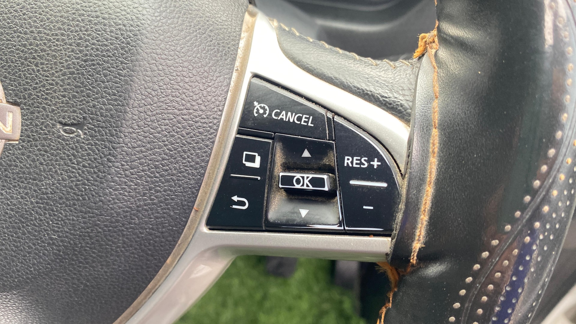 View 2023 Nissan Magnite XV Premium Image 3 Used 2023 Nissan Magnite XV Premium Image 3