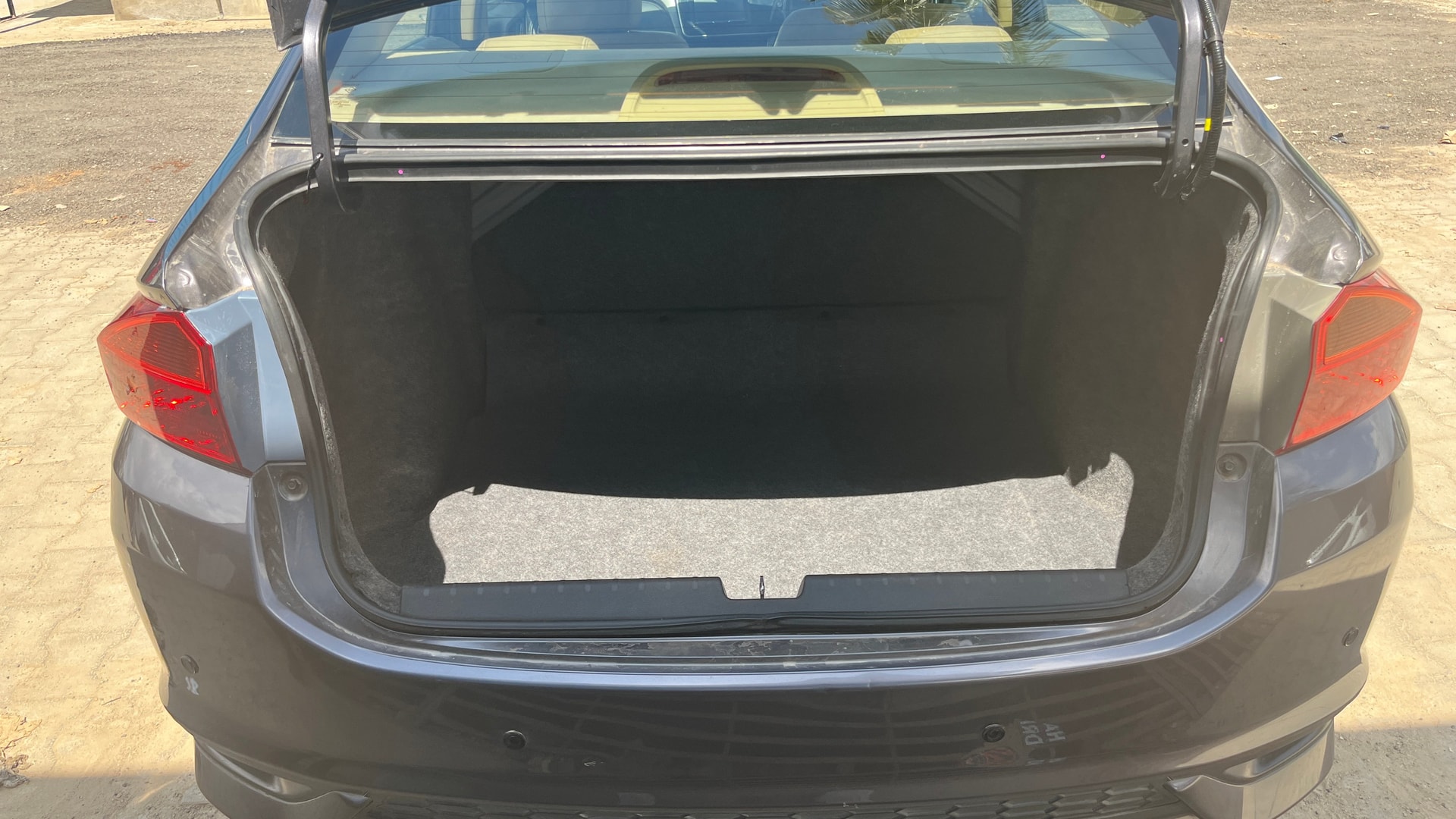 View 2017 Honda City ZX MT Diesel Anniversary Edition Image 11 Used 2017 Honda City ZX MT Diesel Anniversary Edition Image 11