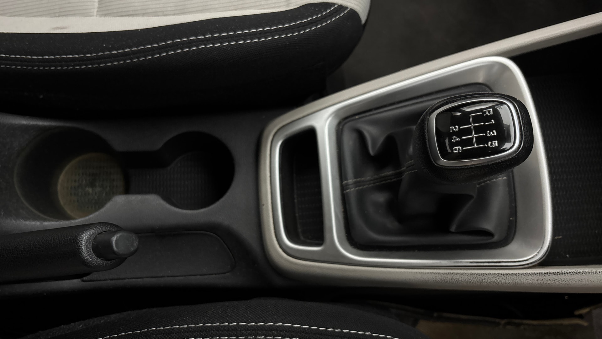 View 2022 Hyundai Venue S (O) 1.0 Turbo Petrol MT Image 38 Used 2022 Hyundai Venue S (O) 1.0 Turbo Petrol MT Image 38