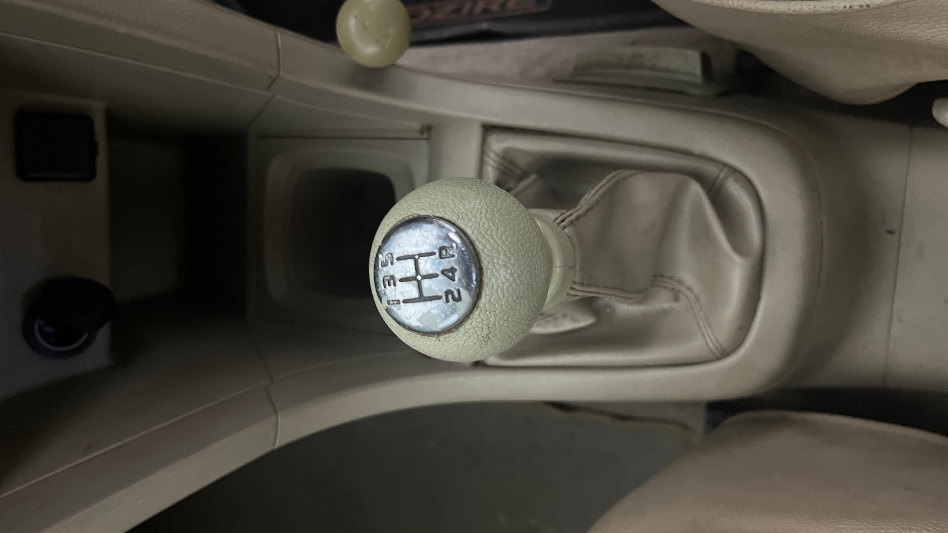 View 2016 Maruti Suzuki 1000 Base Variant Image 38 Used 2016 Maruti Suzuki 1000 Base Variant Image 38