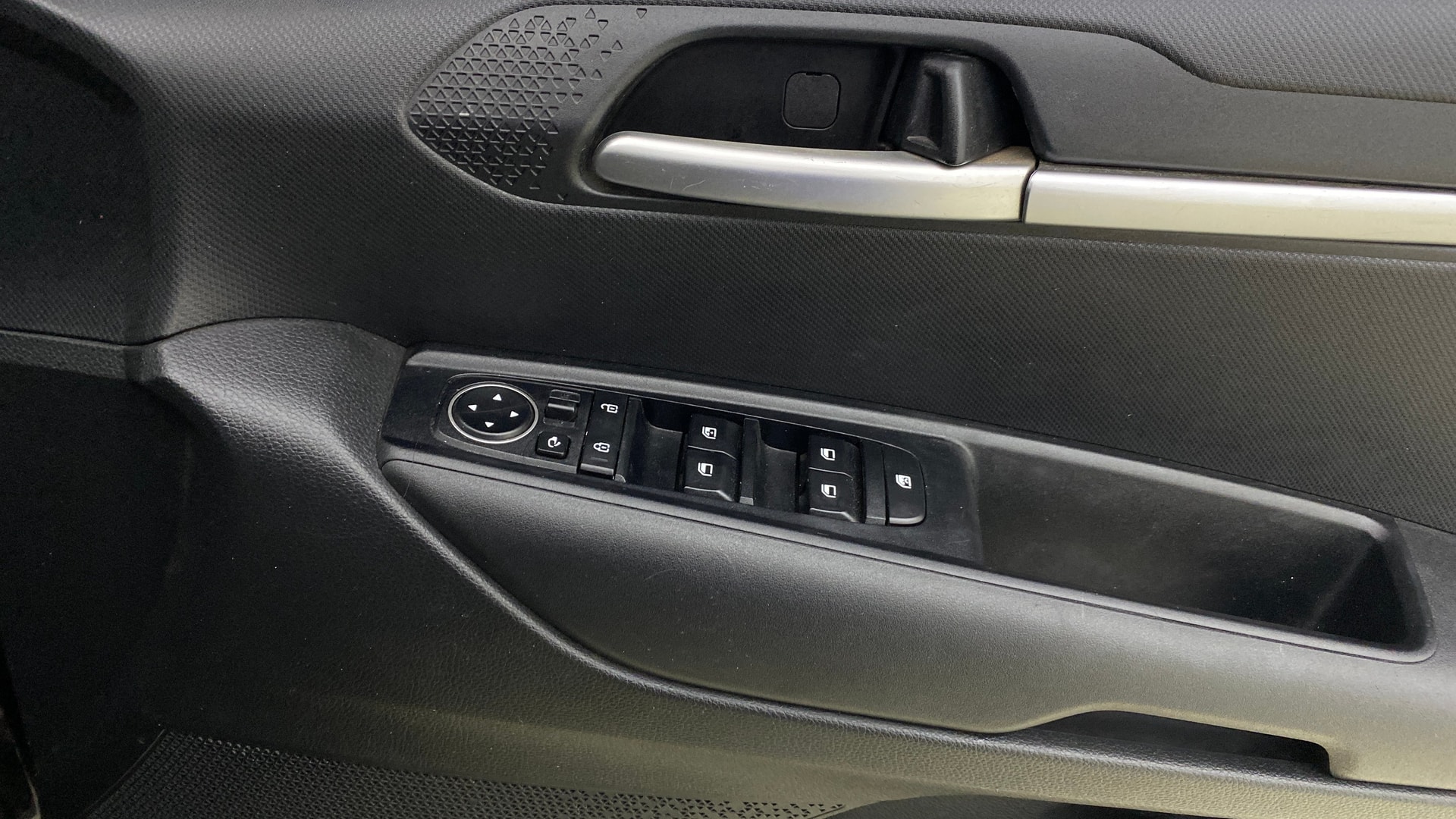 View 2023 Kia Sonet HTK Plus Petrol Image 33 Used 2023 Kia Sonet HTK Plus Petrol Image 33