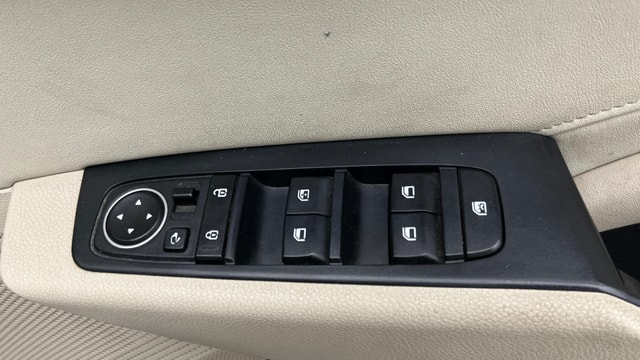 View Kia Carens Image 36 Used Kia Carens Image 36