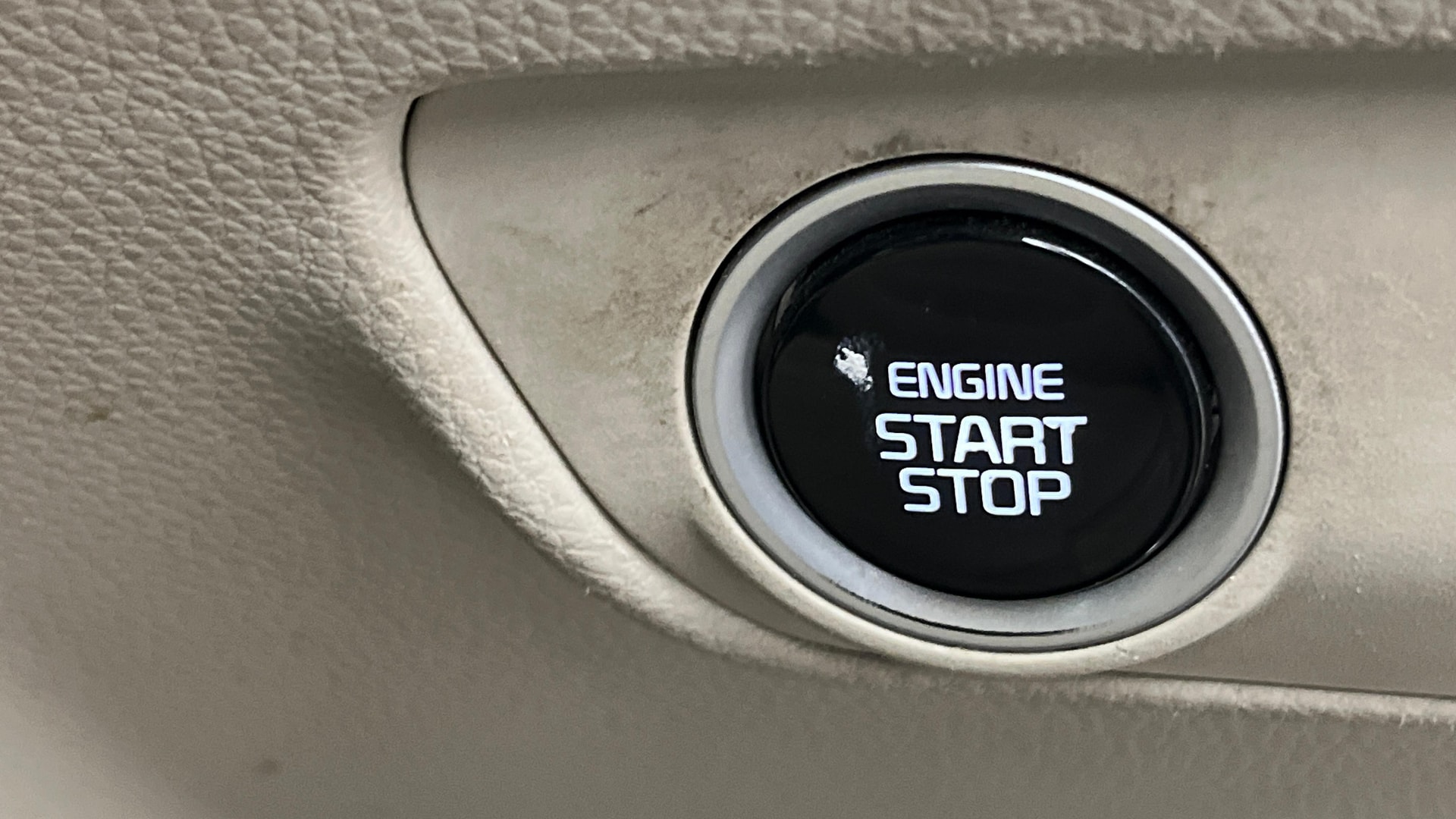 View 2022 Kia Carens Luxury Plus 1.5 AT Diesel 6 STR Image 37 Used 2022 Kia Carens Luxury Plus 1.5 AT Diesel 6 STR Image 37