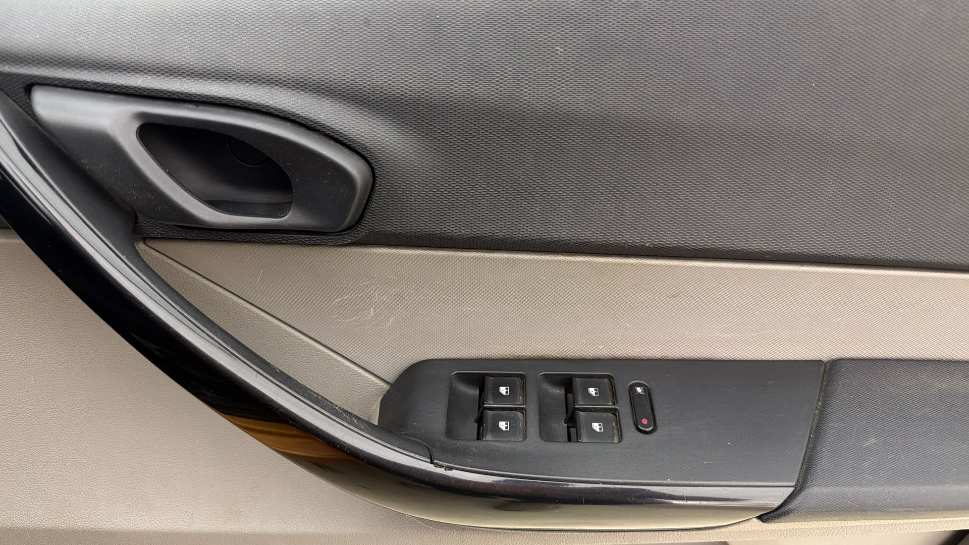 View 2016 Tata Tiago Revotorq XB Image 32 Used 2016 Tata Tiago Revotorq XB Image 32