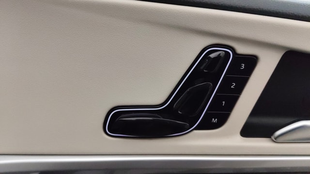 View Mahindra XUV700 Image 12 Used Mahindra XUV700 Image 12