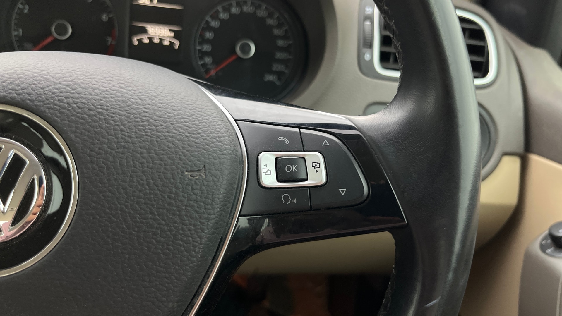 View 2021 Volkswagen Vento 1.0 L TSI Highline Petrol Image 3 Used 2021 Volkswagen Vento 1.0 L TSI Highline Petrol Image 3