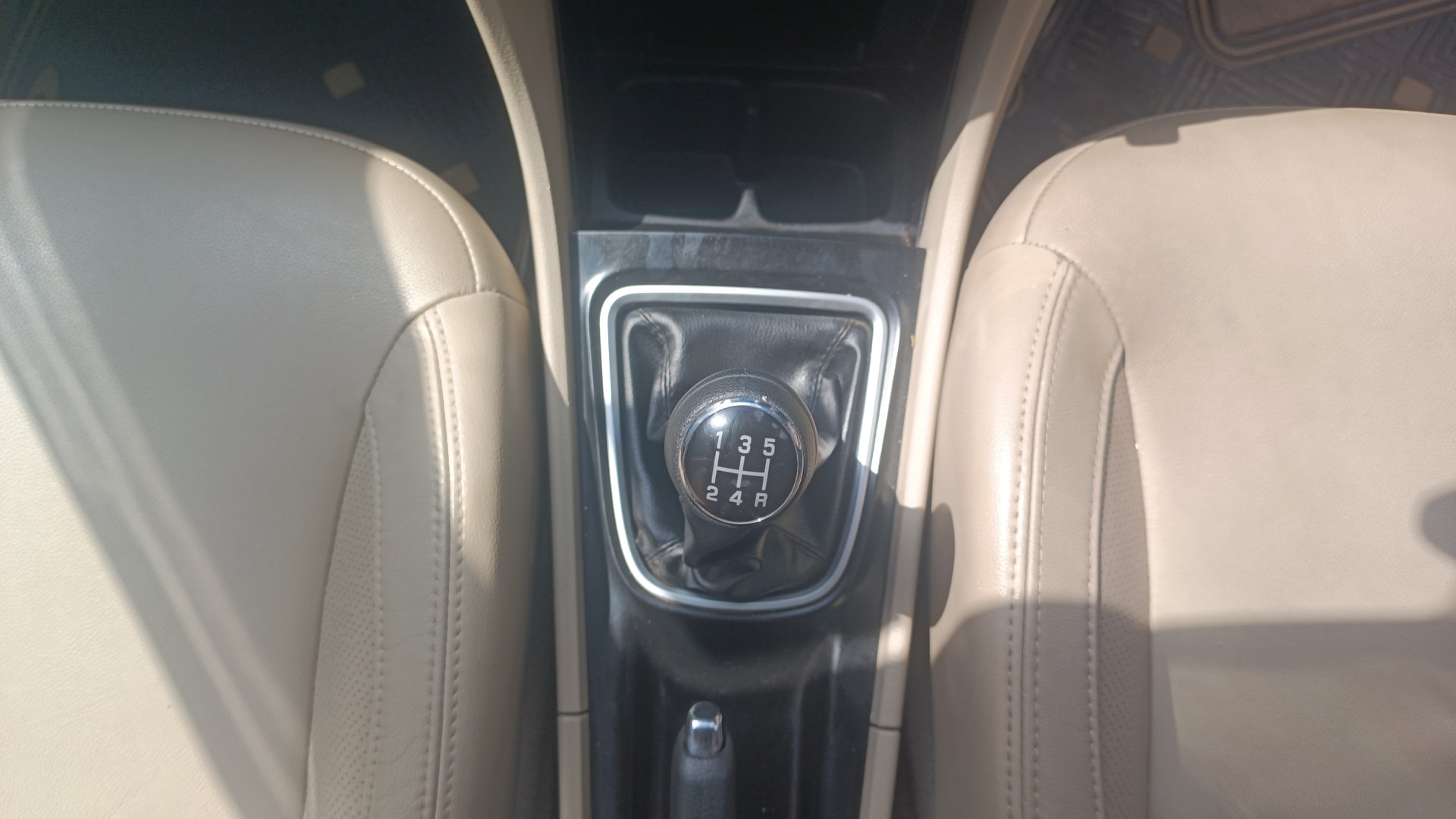 View 2017 Maruti Suzuki 1000 Base Variant Image 39 Used 2017 Maruti Suzuki 1000 Base Variant Image 39