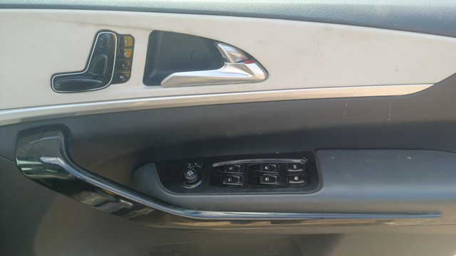 View Mahindra XUV700 Image 34 Used Mahindra XUV700 Image 34