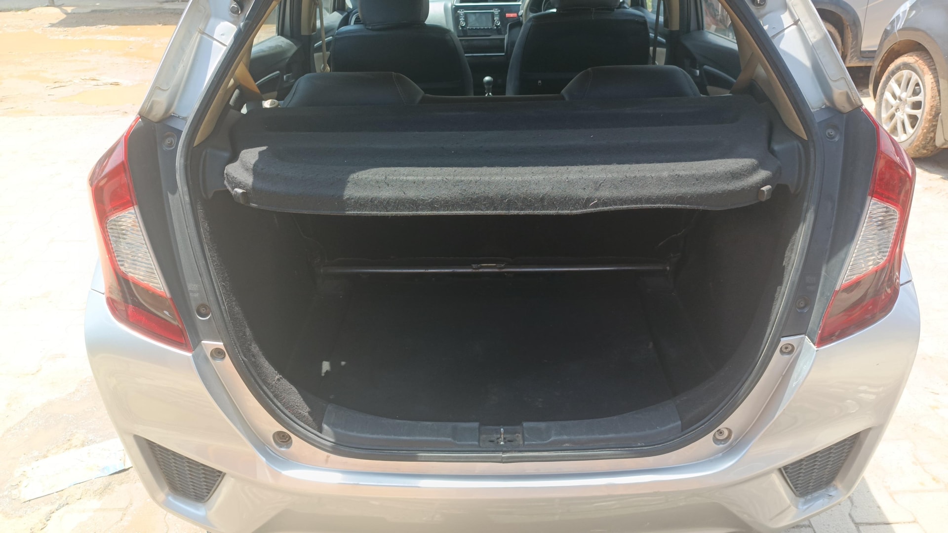 View 2015 Honda Jazz E MT Diesel Image 10 Used 2015 Honda Jazz E MT Diesel Image 10