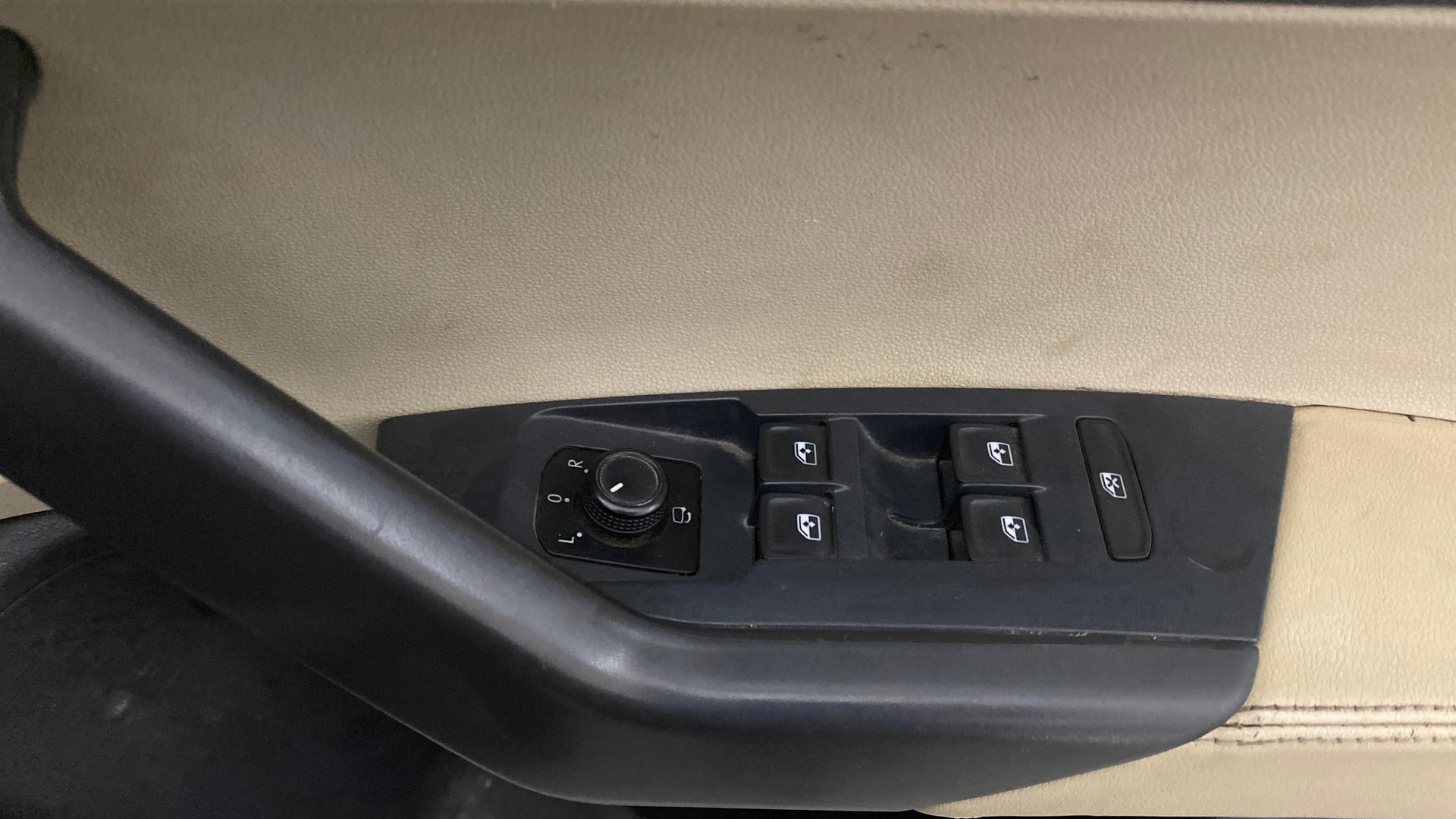 View 2022 Skoda Slavia Ambition 1.0 TSI MT Image 33 Used 2022 Skoda Slavia Ambition 1.0 TSI MT Image 33