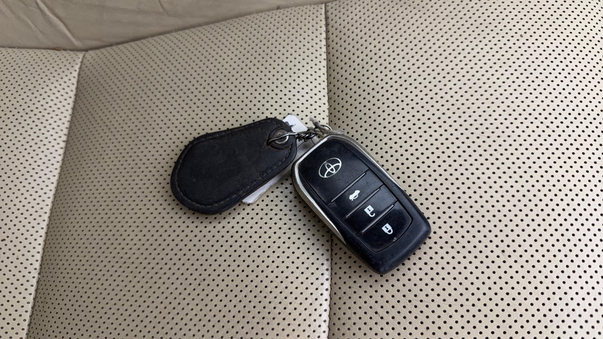 View 2016 Toyota Camry Hybrid Image 19 Used 2016 Toyota Camry Hybrid Image 19