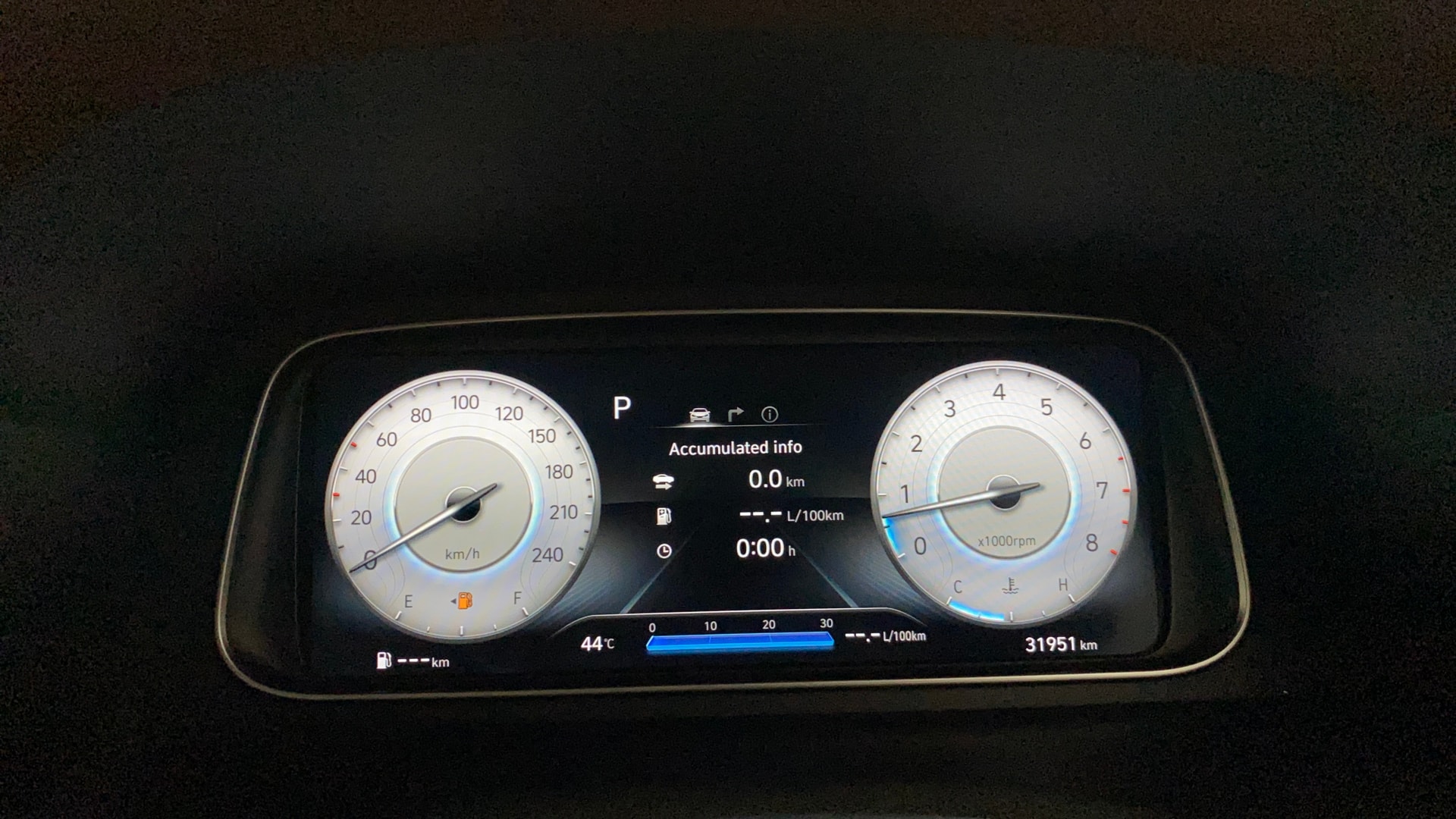 View 2022 Hyundai Alcazar Prestige 6 Seater MT Petrol Image 22 Used 2022 Hyundai Alcazar Prestige 6 Seater MT Petrol Image 22