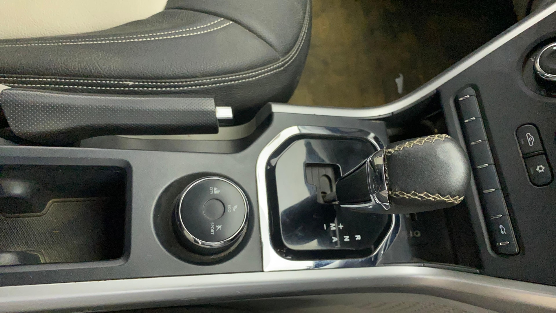 View 2019 Tata Nexon Revotron XMA AMT Image 37 Used 2019 Tata Nexon Revotron XMA AMT Image 37