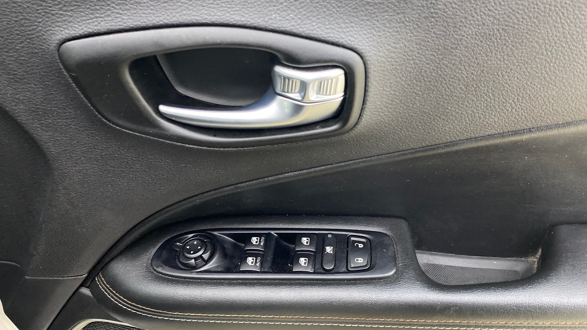 View 2020 Jeep Compass Sport Plus Petrol BS IV Image 34 Used 2020 Jeep Compass Sport Plus Petrol BS IV Image 34