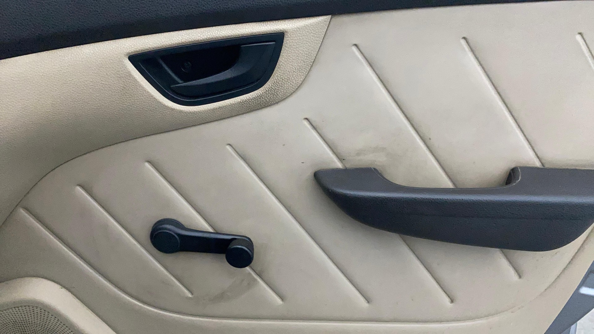 View 2013 Hyundai EON D-Lite Plus Image 33 Used 2013 Hyundai EON D-Lite Plus Image 33