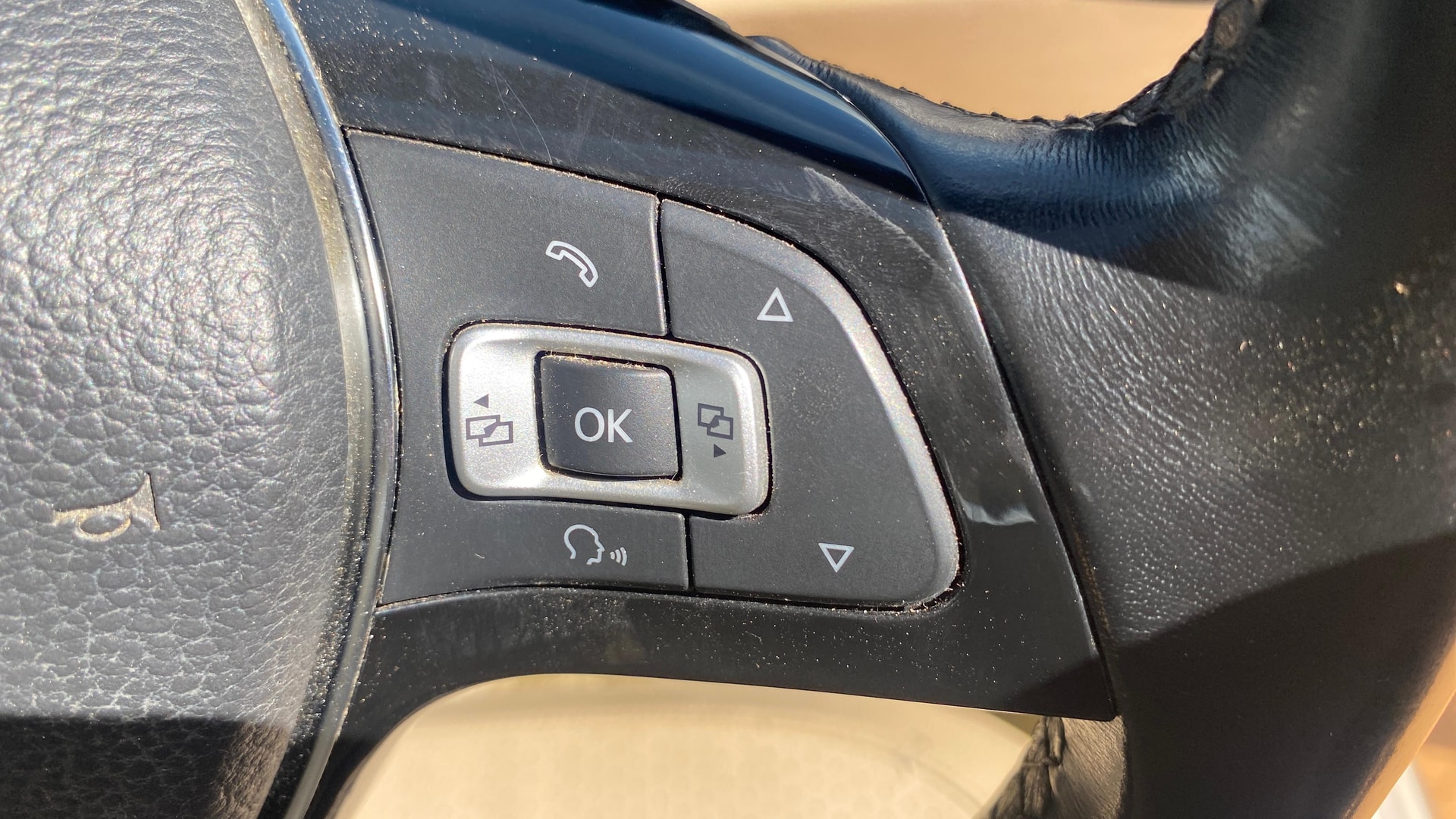 View 2017 Volkswagen Vento 1.2 L TSI Comfortline Petrol AT Image 3 Used 2017 Volkswagen Vento 1.2 L TSI Comfortline Petrol AT Image 3