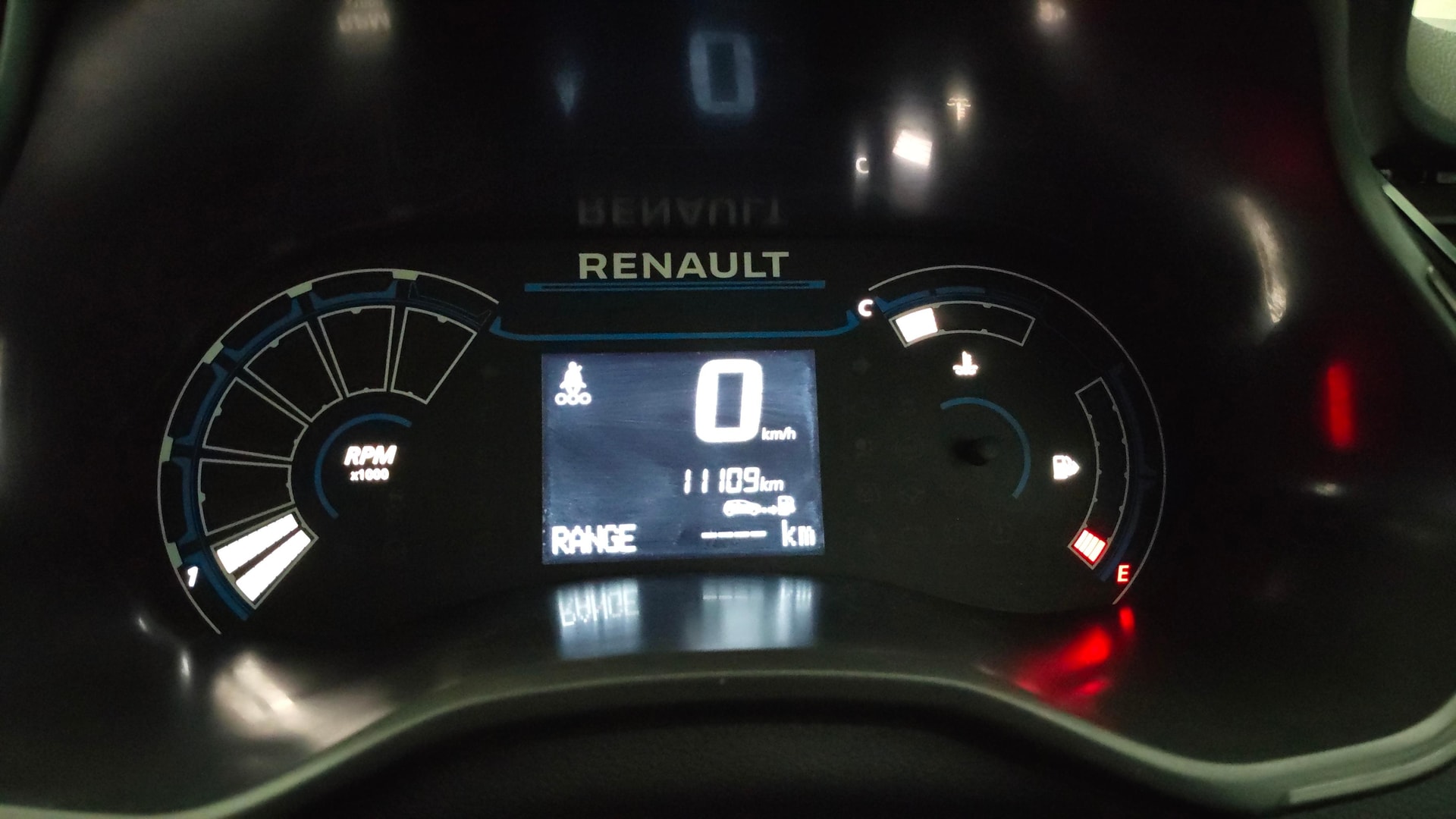 View 2025 Renault Triber RXT Image 35 Used 2025 Renault Triber RXT Image 35