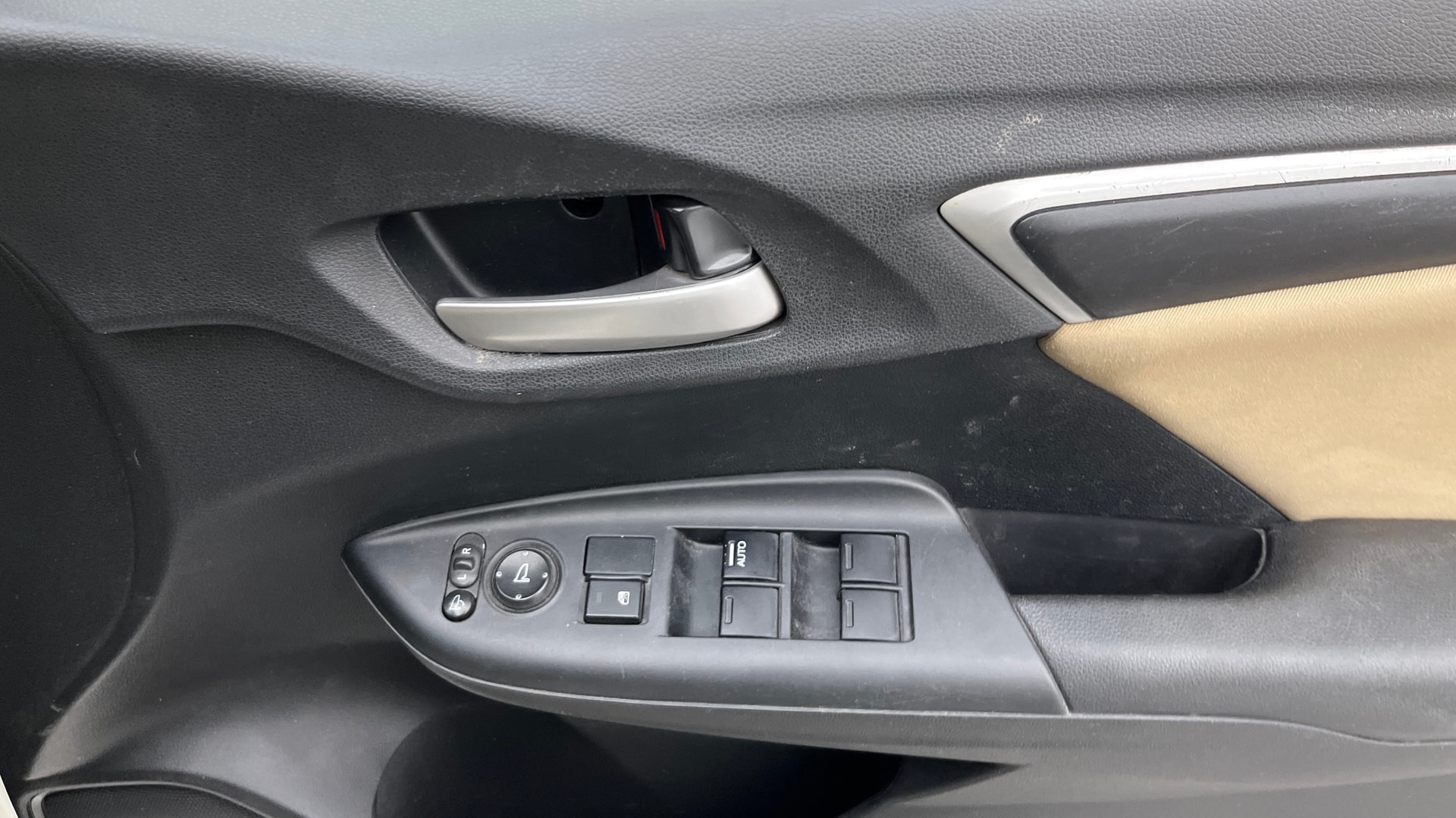 View 2015 Honda Jazz E MT Diesel Image 39 Used 2015 Honda Jazz E MT Diesel Image 39