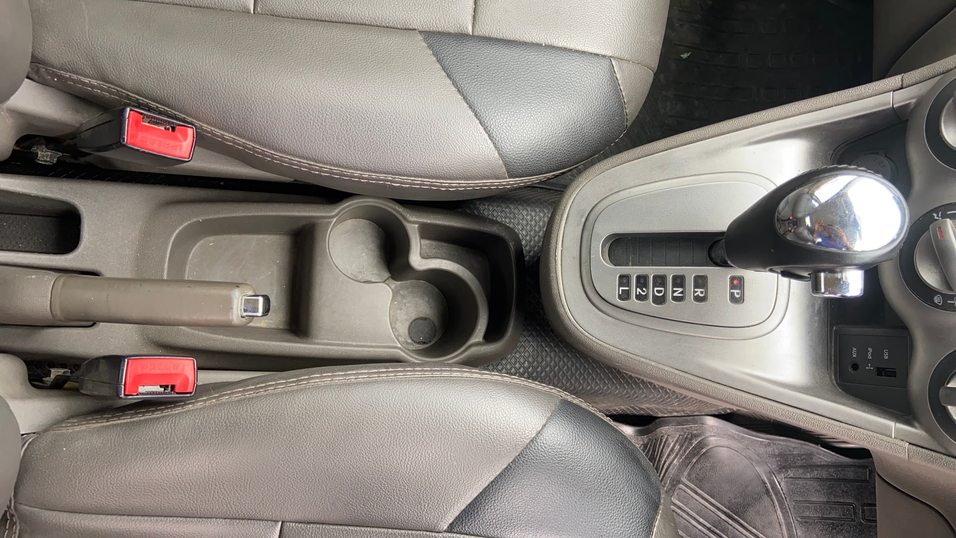 View 2013 Hyundai i10 1.2 Sportz AT Image 39 Used 2013 Hyundai i10 1.2 Sportz AT Image 39