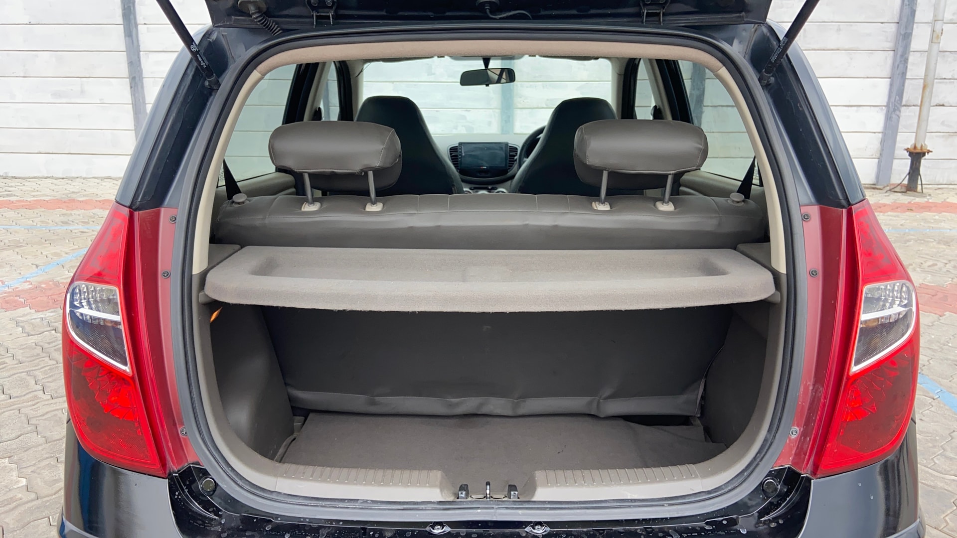 View 2013 Hyundai i10 1.2 Sportz AT Image 10 Used 2013 Hyundai i10 1.2 Sportz AT Image 10