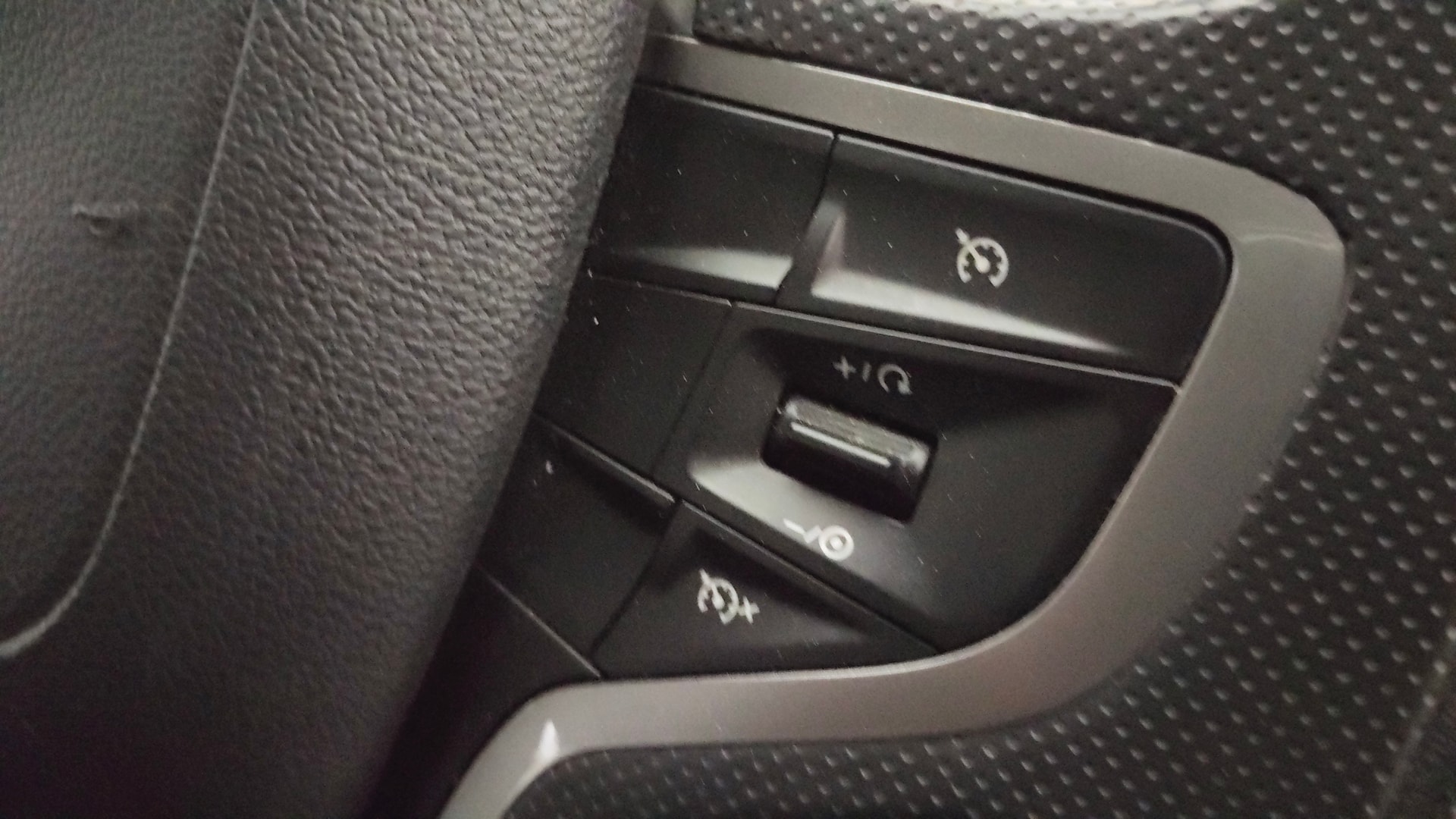 View 2020 Tata Harrier XE Image 3 Used 2020 Tata Harrier XE Image 3