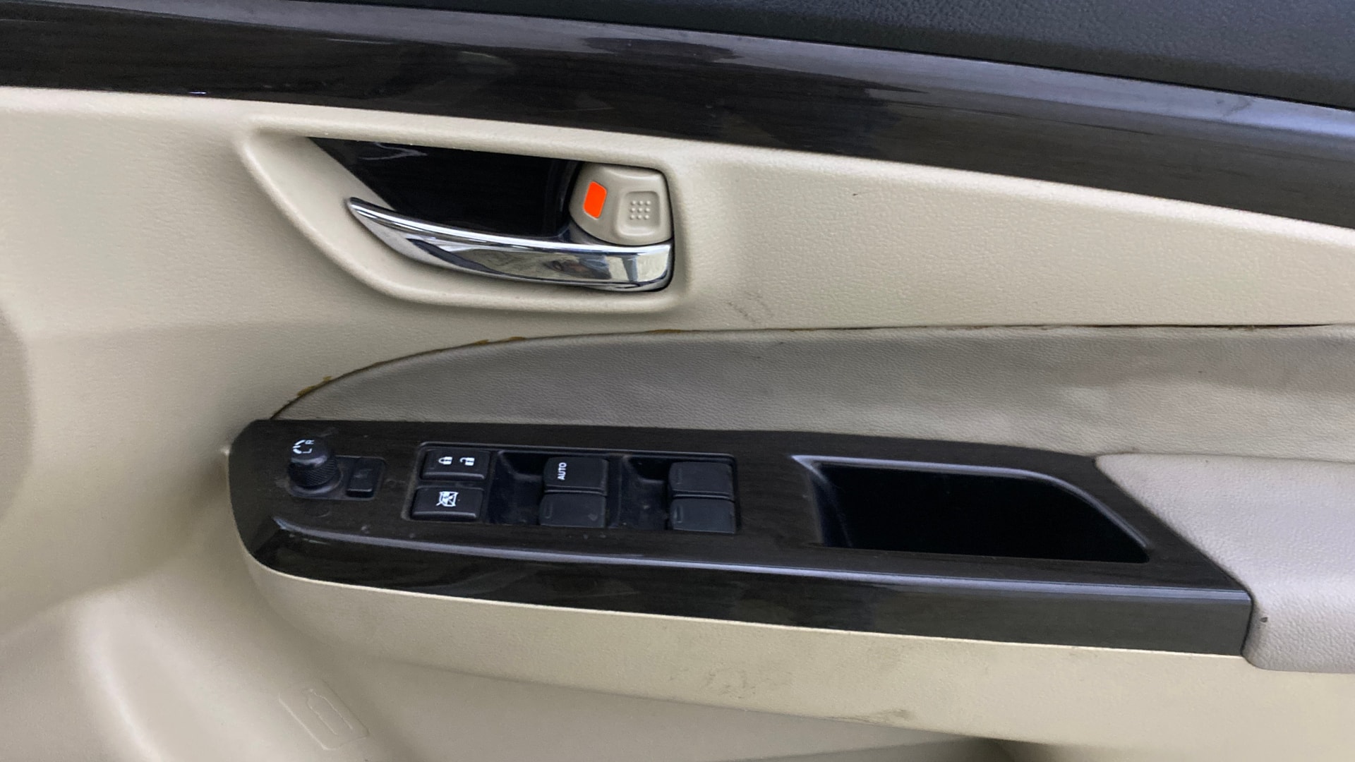 View 2016 Maruti Suzuki 1000 Base Variant Image 33 Used 2016 Maruti Suzuki 1000 Base Variant Image 33